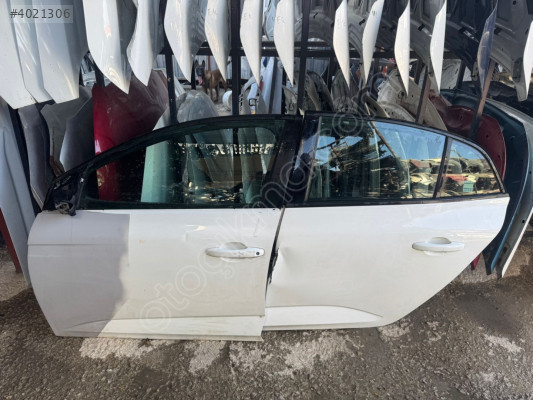 Renault Megane 4 sol arka kapı dolu
