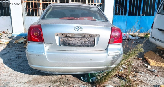 2004 Toyota Avensis bagaj kapağı