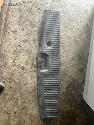 Ford courier arka panel plastiği