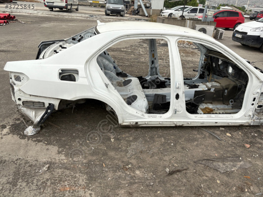 MERCEDES E 250 - 211 KASA ARKA SAĞ ARKA ÇAMURLUK