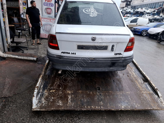 ÖZMEN OPEL ASTRA F SEDAN ÇIKMA ARKA TAMPON