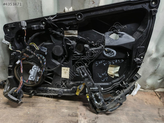 FORD FİESTA SAĞ ÖN KAPI İÇ MALZEMELERİ