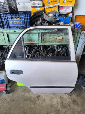 Toyota manda gözü 2001 model orjinal çıkma sağ arka kapı