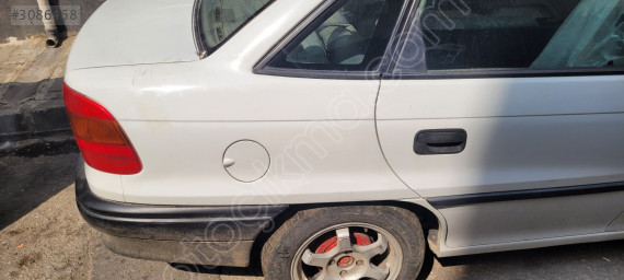 Opel Astra F Sedan Sağ Arka Çamurluk Çeyrek BEYAZ Kesme