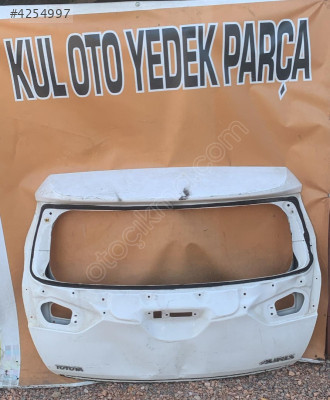 toyota auris bagaj kapağı
