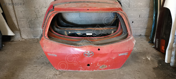 Toyota Yaris arka bagaj kapağı
