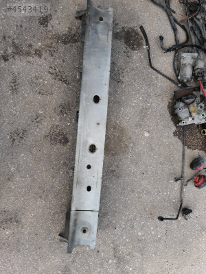 Ford focus 1 2005 ön tampon demiri