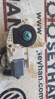 8K0959812 Audi A4 2014 sağ arka kapı cam motoru