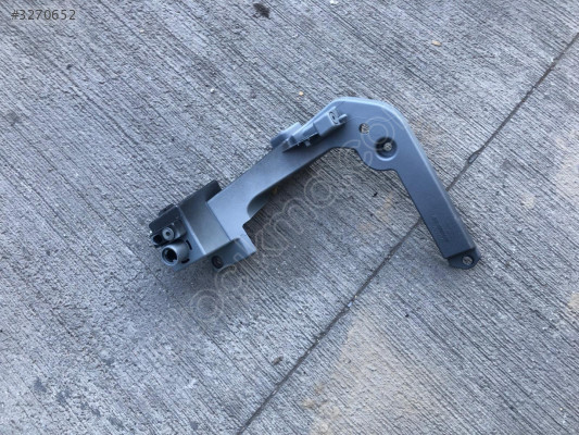 VOLVO XC40 SOL ÇAMURLUK BRAKETİ 32318691