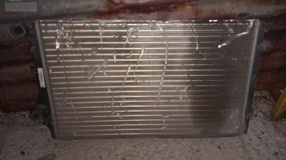 Volkswagen Golf 5 TSİ 1,4 radyatör