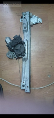 9659827080 Peugeot 308 ön sağ cam kirikosu