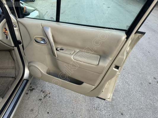 2004-2008 RENAULT SCENİC 2 SAĞ ÖN KAPI DÖŞEMESİ
