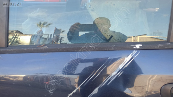 mitsubishi carisma sağ arka kapı sıyırıcı