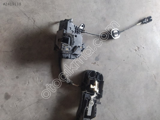 Fulyance sağ arka kapı kilidi 825029306R