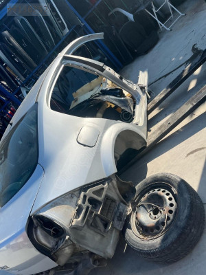 RENAULT MEGANE2 SAĞ ARKA ÇAMURLUK OTO FEDAİ