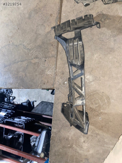 Peugeot 207 Sağ Arka Tampon Braketi