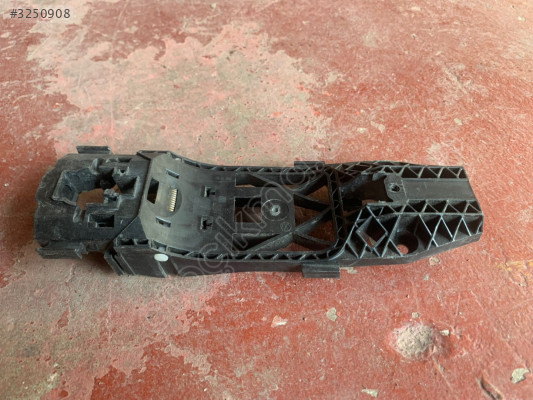 VOLKSWAGEN GOLF ÖN SAĞ KAPI KOLU BRAKETİ 5N0839885H