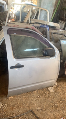 Navara sağ ön kapı çıkma