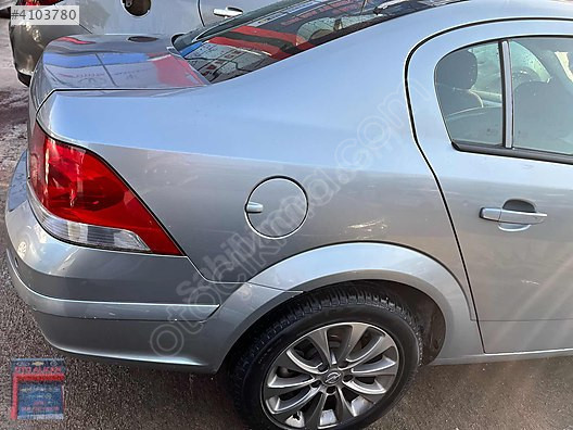 OPEL ASTRA H SEDAN SAĞ ARKA ÇAMURLUK HATASIZ