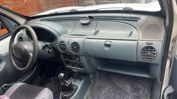 Renault Kango Göğüslük