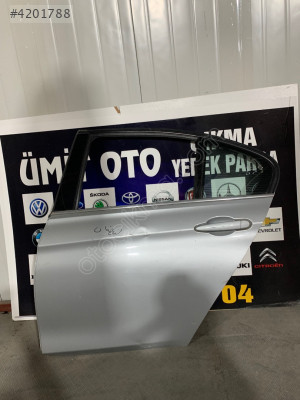 BMW f 30 sağ ön dolu kapi