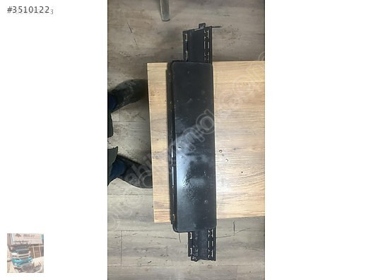 7LA853678B Vw transporter t8 ön tampon plaka plastiği