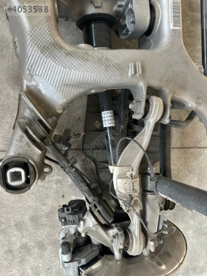 BMW G60 520İ SAĞ ARKA TAŞIYICI 33306898358