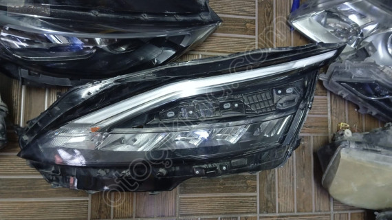 NİSSAN QASHQAİ ORJİNAL ÇIKMA SAĞ FAR