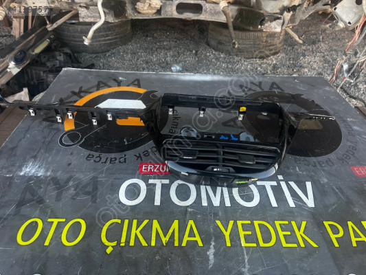 9672848677 Peugeot 2008 Kalorifer Hava Izgarası Orta Çıkma