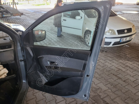 Renault EXPRESS SAĞ ÖN KAPI