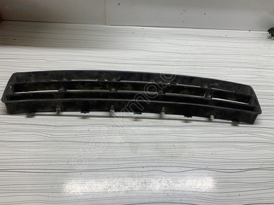 Volkswagen Golf 4 Ön Tampon Orta Izgarası 1997-2004 [1J0853677D]