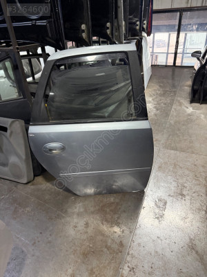 OPEL MERİVA ÇIKMA KAPI  SAĞ ARKA