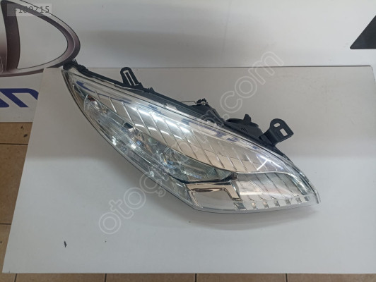 RENAULT MEGANE 3 SAĞ FAR ORİJİNAL ÇIKMA YEDEK PARÇA