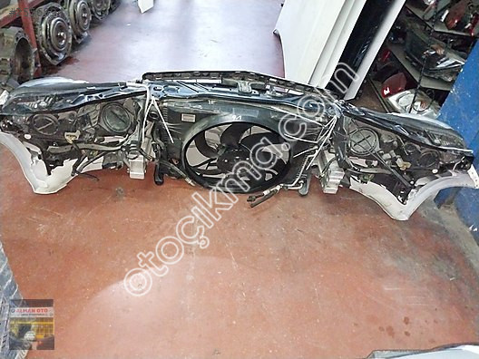 Mercedes W212 Kasa ön Set Radyatör Fan Fan Davlumbazı Far