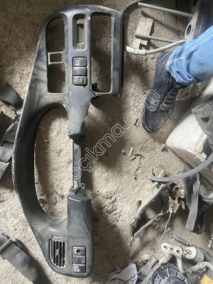 Mazda 323 family gösterge çerçevesi ve plastikler