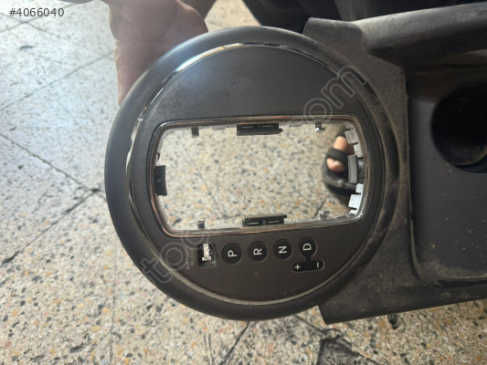 2012-16 KİA SPORTAGE ORTA VİTES KONSOLU VE BARDAKLIK ORJ ÇIKMA