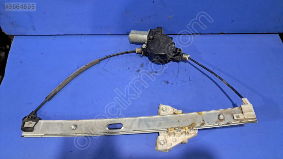Mazda 3 Sag Ön Cam Krikosu Ve CAM Motoru