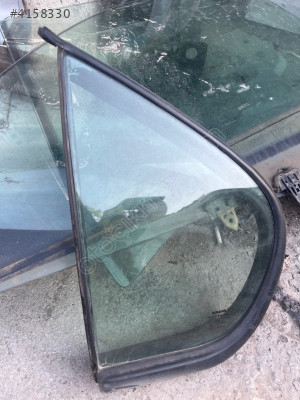 Nissan Primera orijinal sağ arka kelebek cam