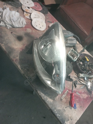 2010 model nıssan mıkra sag far