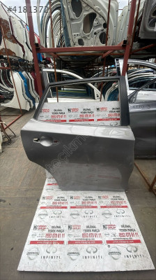 NİSSAN PULSAR SAĞ ARKA KAPI ÇIKMA YEDEK PARÇA