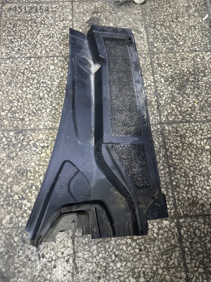 Peugeot 408 ön cam ızgarası