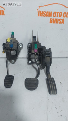 Laguna 3 elektrikli gaz fren ve debriyaj pedalı sökme
