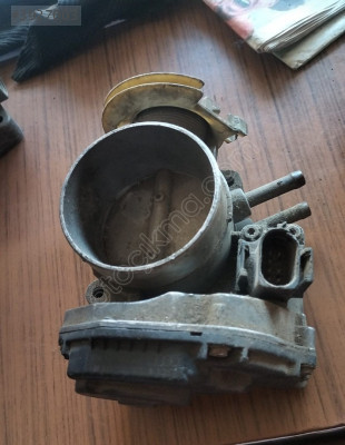 078133063am Audi A4 A6 2.8 gaz kelebeği