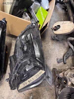 Courier sağ ön far