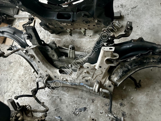 Megane 2 çıkma orjinal motor travesi (motor beşiği)