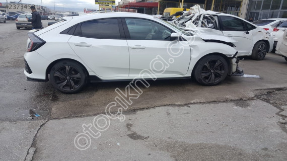 2016 VE 2021 MODEL HONDA CİVİC FK7 HECBEK SAG ÖN KAPI