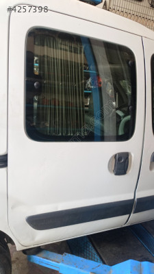 Kango sağ arka kapı