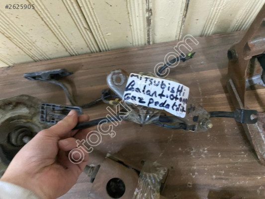 MİTSUBİSHİ GALANT GAZ PEDALI ORJİNAL ÇIKMA TEMİZ 1990 MODEL