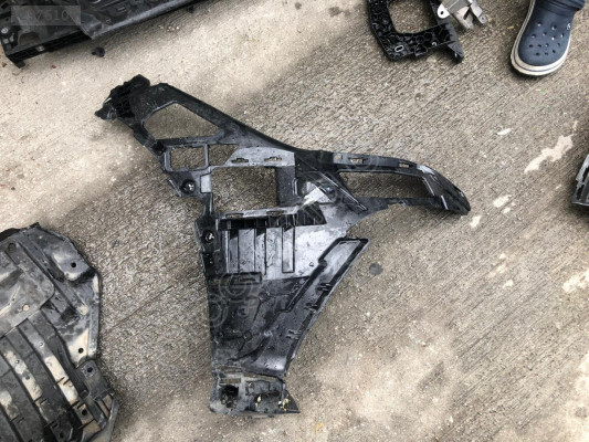 MERCEDES EQE W295 ÖN TAMPON SAĞ İÇ BRAKET 2958854001