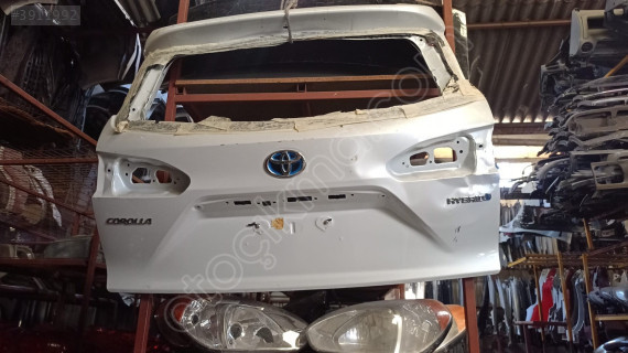 toyota coralla bagaj kapağı